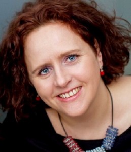 Joanna Berendt – certyfikowana trenerka i mediatorka Porozumienia bez Przemocy (NVC), coach ICF PCC, specjalistka w zakresie Pozytywnej Neuroplastyczności i Resonant Healing; wykładowczyni akademicka i współtwórczyni studiów podyplomowych z NVC w Polsce