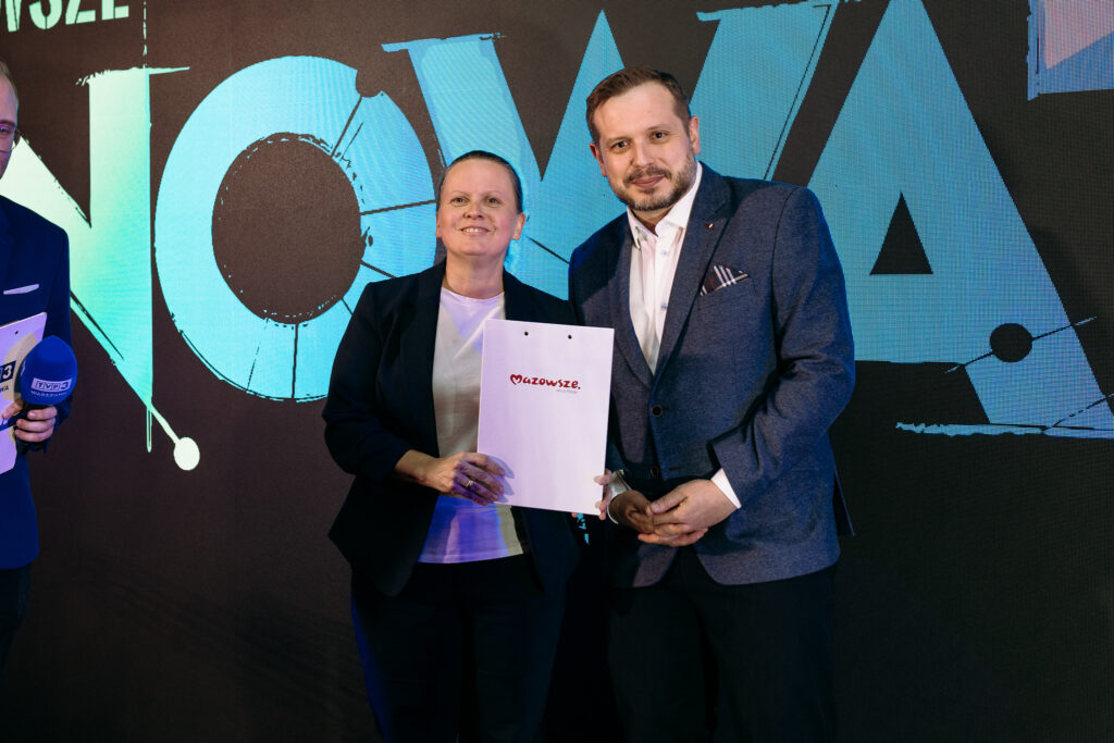 To już XVII edycja konkursu „Innowator Mazowsza”, w którym są wyróżniane projekty inspirujące, zmieniające i wzmacniające region. Nagrody są przyznawane w kategoriach „Innowacyjna firma” i „Innowacyjny naukowiec”.